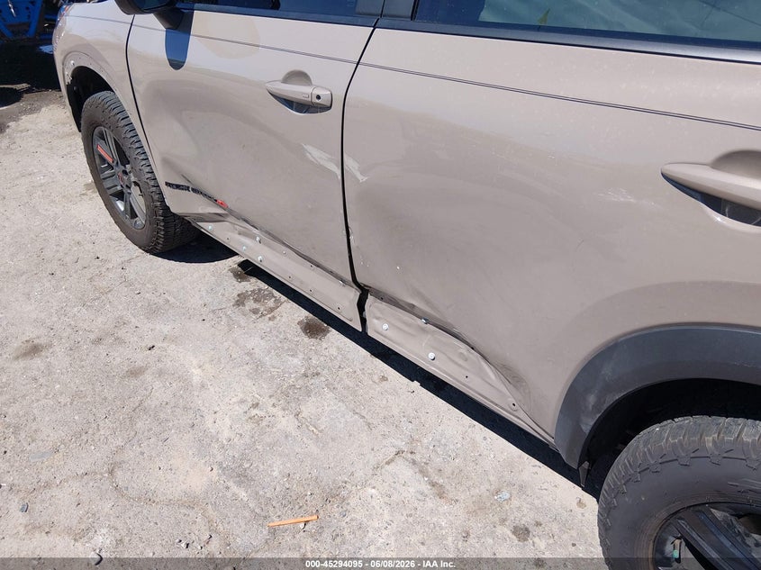 2026 Nissan Rogue VIN 5N1BT3BB6TC681621 IAAI salvage auction — SIDE, Salvage (New Mexico), sold $12,800 on 2026-07-29 (photo 6)