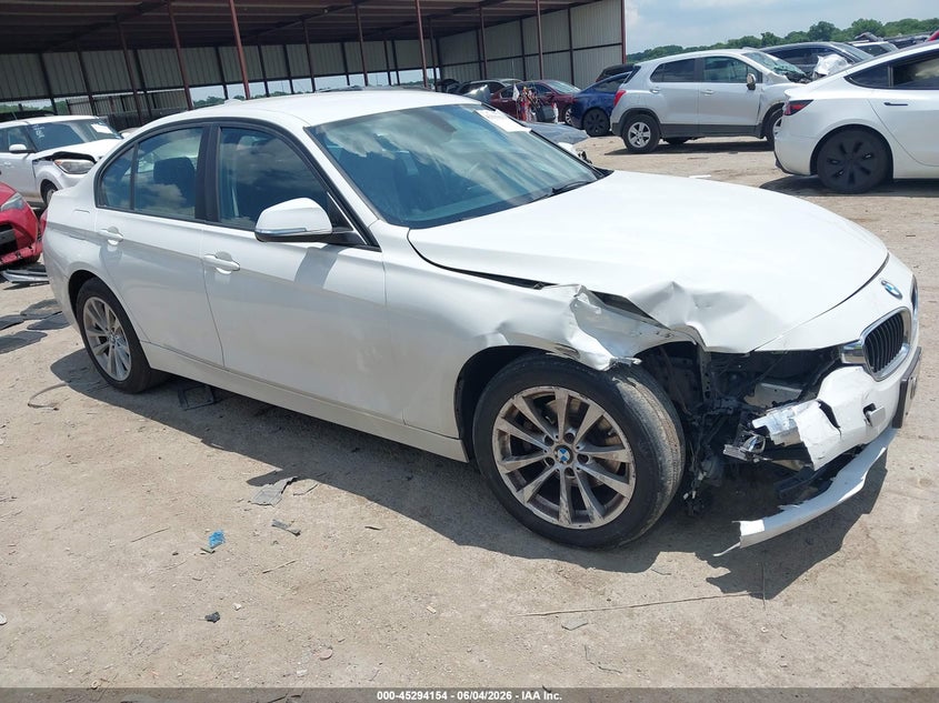 2018 BMW 3er VIN WBA8E5G55JNV02121 IAAI salvage auction — FRONT END, Salvage Title, sold $3,050 on 2026-08-11 (photo 1)