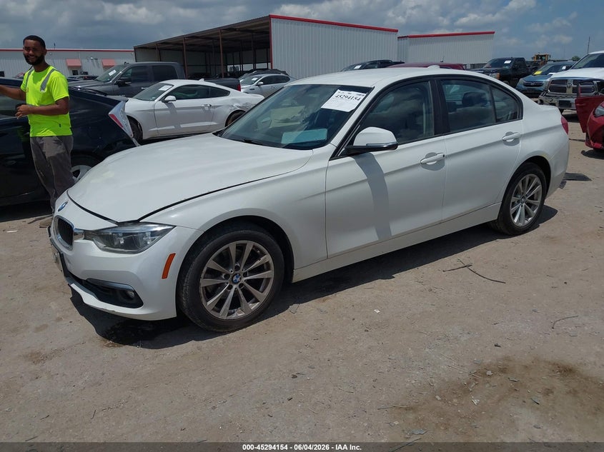 2018 BMW 3er VIN WBA8E5G55JNV02121 IAAI salvage auction — FRONT END, Salvage Title, sold $3,050 on 2026-08-11 (photo 2)
