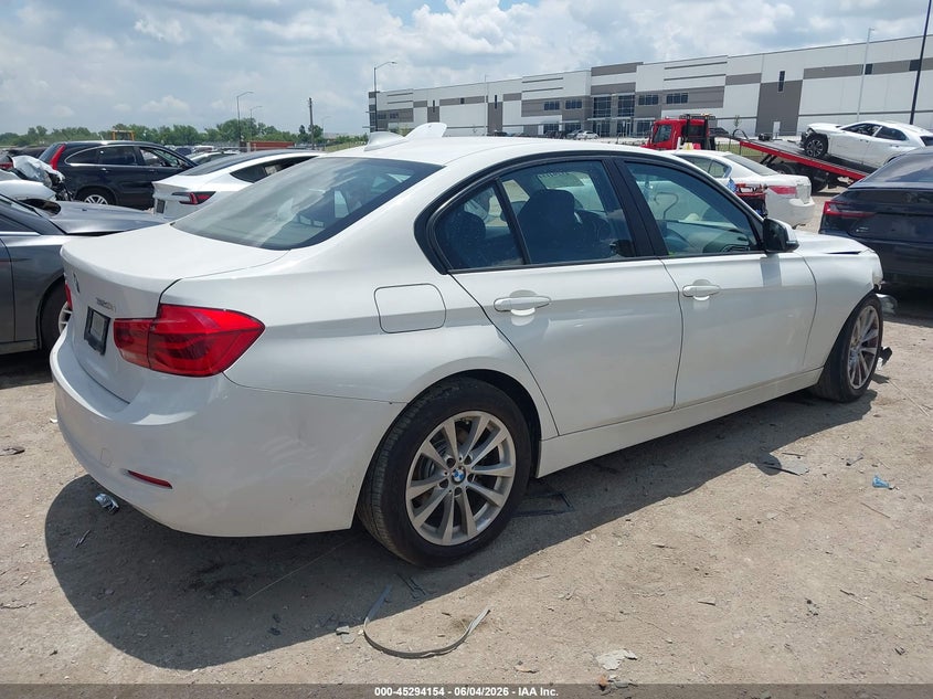 2018 BMW 3er VIN WBA8E5G55JNV02121 IAAI salvage auction — FRONT END, Salvage Title, sold $3,050 on 2026-08-11 (photo 4)