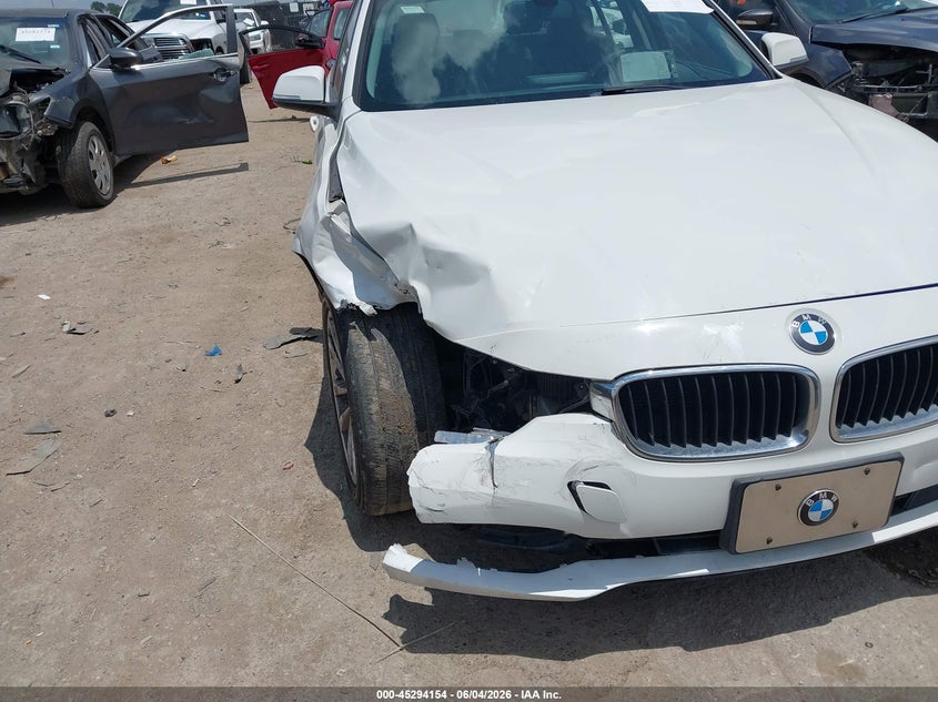 2018 BMW 3er VIN WBA8E5G55JNV02121 IAAI salvage auction — FRONT END, Salvage Title, sold $3,050 on 2026-08-11 (photo 6)