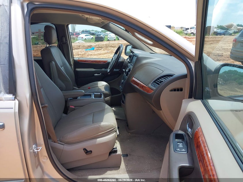 2015 Chrysler Town & country VIN 2C4RC1CG0FR645646 IAAI salvage auction — HAIL, Salvage Title, sold $2,050 on 2026-08-24 (photo 5)
