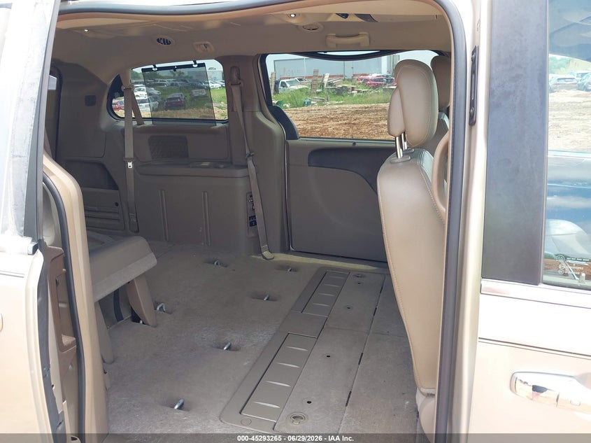2015 Chrysler Town & country VIN 2C4RC1CG0FR645646 IAAI salvage auction — HAIL, Salvage Title, sold $2,050 on 2026-08-24 (photo 8)
