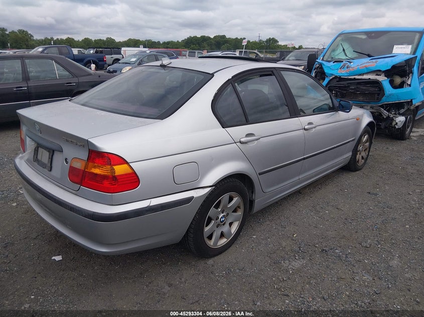 2004 BMW 3 series VIN WBAEU334X4PM61095 IAAI salvage auction — NORMAL WEAR, Clear (Delaware), sold $300 on 2026-07-20 (photo 4)