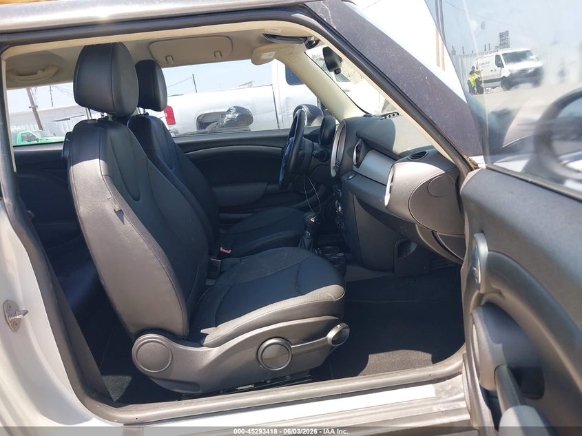 2011 Mini Cooper VIN WMWSU3C57BT098190 IAAI salvage auction — SIDE, Salvage (California), sold $975 on 2026-07-23 (photo 5)