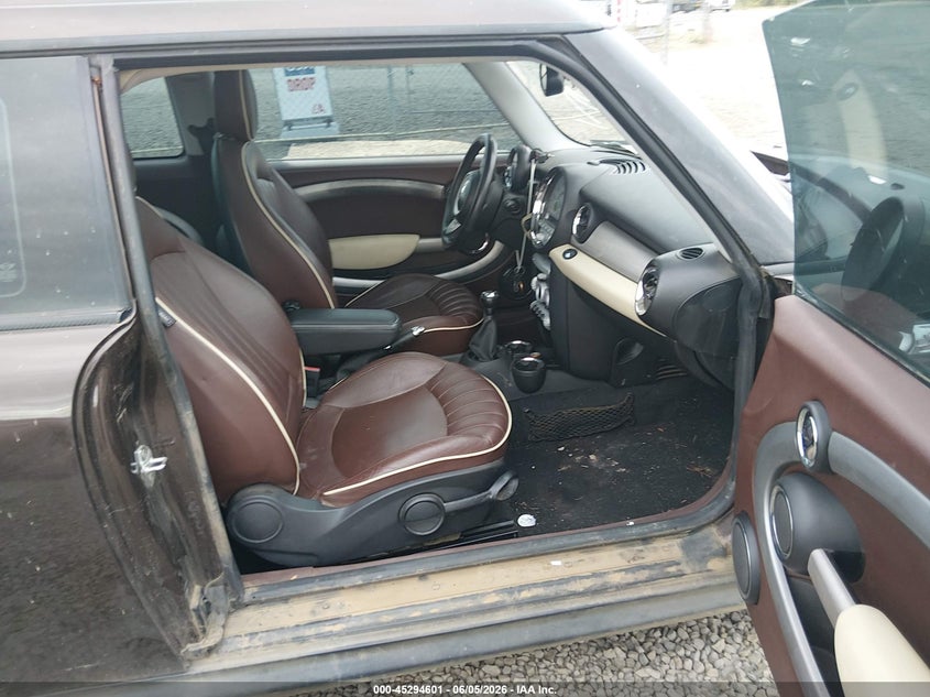 2009 Mini Cooper VIN WMWMM33569TP72378 IAAI salvage auction — LEFT & RIGHT, Salvage (Oregon), sold $475 on 2026-08-03 (photo 5)