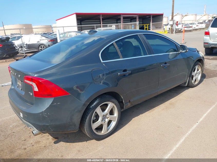 2012 Volvo S60 VIN YV1622FS7C2115870 IAAI salvage auction — NORMAL WEAR, Clear (Hawaii), sold $200 on 2026-07-14 (photo 4)