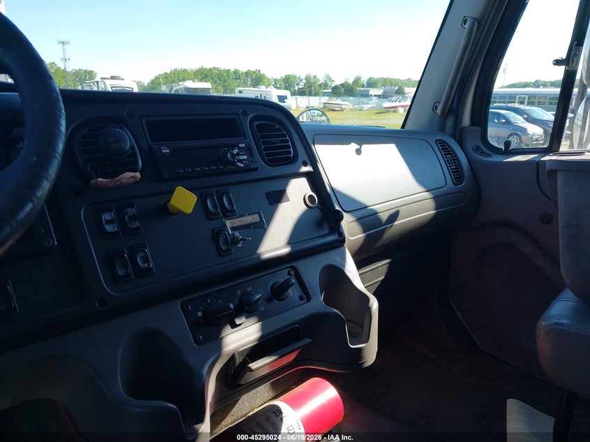 2017 Freightliner M2 106 VIN 3ALACXDT2HDJG1896 IAAI salvage auction — NORMAL WEAR, Clear (North Carolina), sold $2,850 on 2026-07-08 (photo 2)