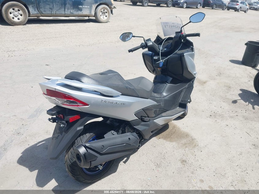 2024 Suzuki VIN JS1DU11J2R7100134 IAAI salvage auction — RIGHT FRONT, Salvage Title, sold $925 on 2026-07-20 (photo 4)