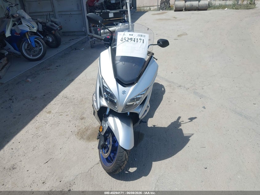 2024 Suzuki VIN JS1DU11J2R7100134 IAAI salvage auction — RIGHT FRONT, Salvage Title, sold $925 on 2026-07-20 (photo 5)