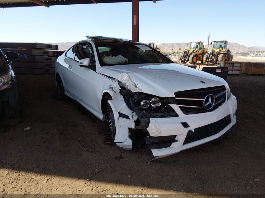 2015 Mercedes-benz C-klasse VIN WDDGJ8JB4FG367046 IAAI salvage auction — RIGHT FRONT, Salvage Title, sold $825 on 2026-07-21 (photo 1)