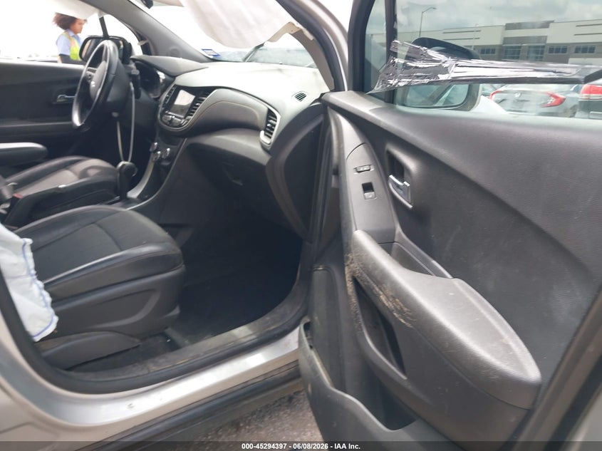 2019 Chevrolet Trax VIN KL7CJLSB0KB963334 IAAI salvage auction — BIO HAZARD, Salvage (Texas), sold $25 on 2026-07-28 (photo 5)