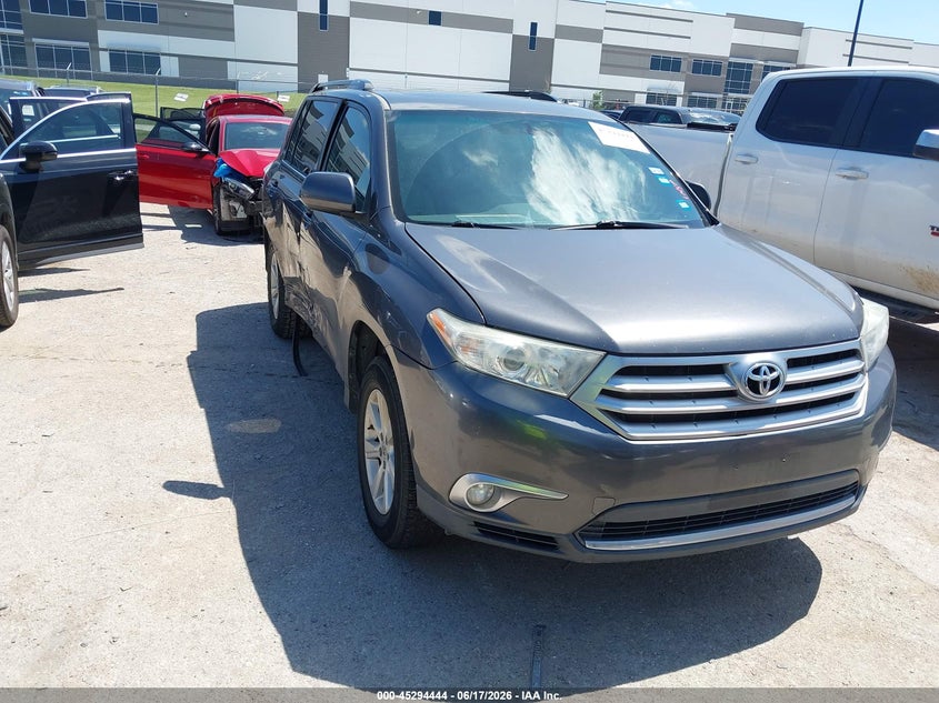 2011 Toyota Highlander VIN 5TDZK3EHXBS042208 IAAI salvage auction — RIGHT SIDE, Salvage (Texas), sold $2,750 on 2026-07-21 (photo 1)