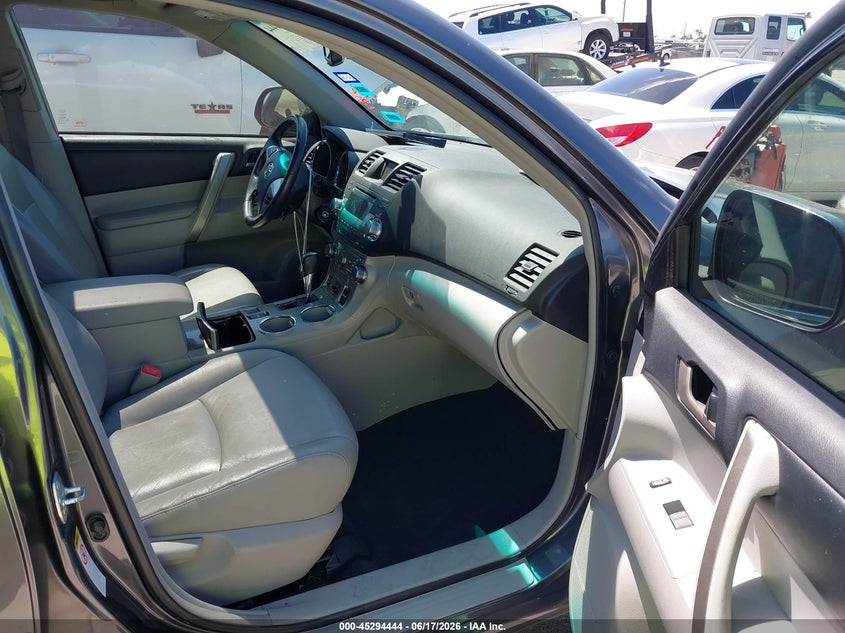 2011 Toyota Highlander VIN 5TDZK3EHXBS042208 IAAI salvage auction — RIGHT SIDE, Salvage (Texas), sold $2,750 on 2026-07-21 (photo 5)