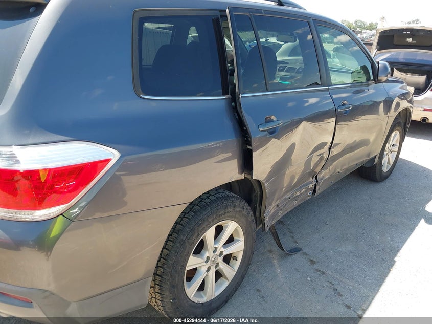 2011 Toyota Highlander VIN 5TDZK3EHXBS042208 IAAI salvage auction — RIGHT SIDE, Salvage (Texas), sold $2,750 on 2026-07-21 (photo 6)