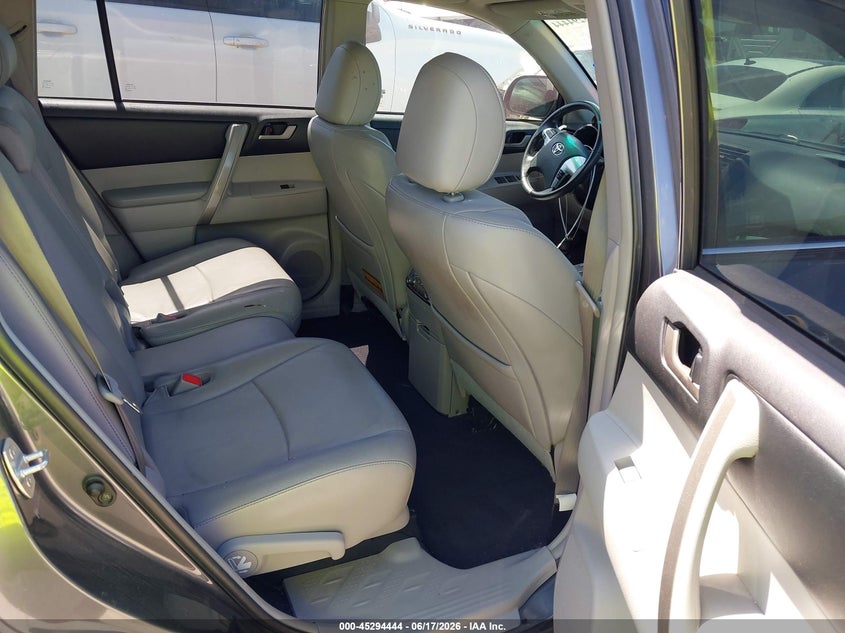 2011 Toyota Highlander VIN 5TDZK3EHXBS042208 IAAI salvage auction — RIGHT SIDE, Salvage (Texas), sold $2,750 on 2026-07-21 (photo 8)