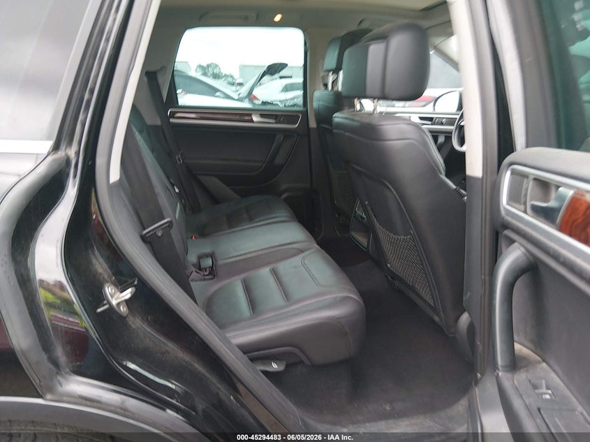 2012 Volkswagen Touareg VIN WVGEF9BP4CD006301 IAAI salvage auction — HAIL, Clear (Oklahoma), sold $2,200 on 2026-08-04 (photo 8)