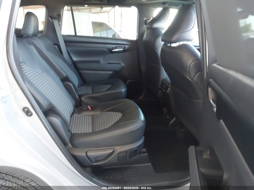 2025 Toyota Highlander VIN 5TDKDRBH3SS590778 IAAI salvage auction — LEFT FRONT, Salvage Title, sold $34,250 on 2026-07-09 (photo 8)