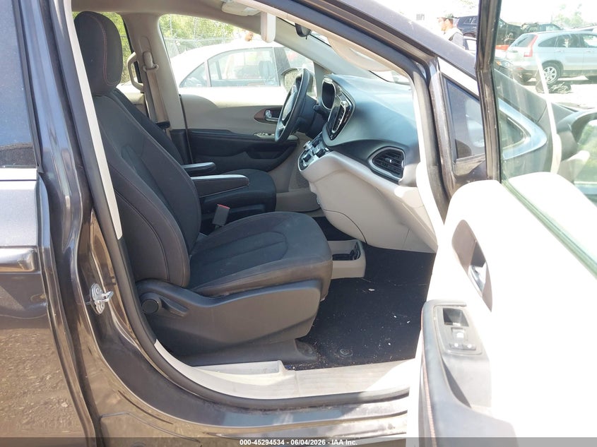 2017 Chrysler Pacifica VIN 2C4RC1DG0HR676655 IAAI salvage auction — HAIL, Salvage Title, sold $2,425 on 2026-07-22 (photo 5)