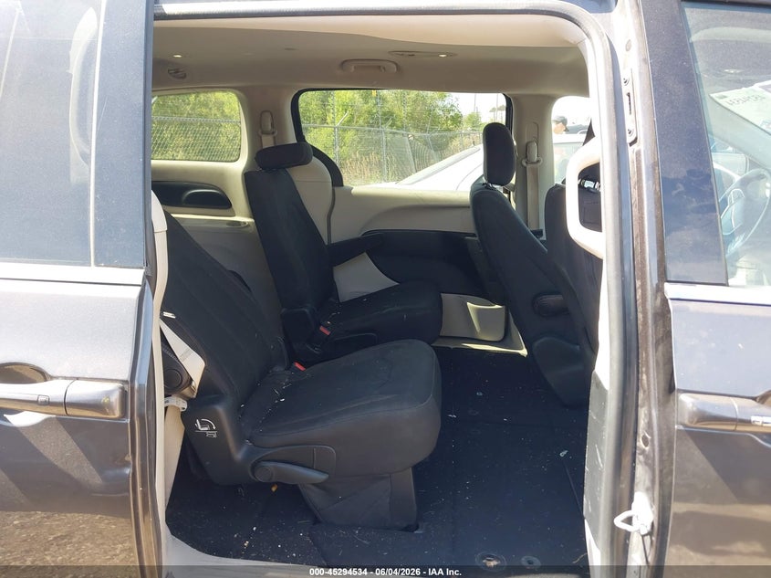 2017 Chrysler Pacifica VIN 2C4RC1DG0HR676655 IAAI salvage auction — HAIL, Salvage Title, sold $2,425 on 2026-07-22 (photo 8)