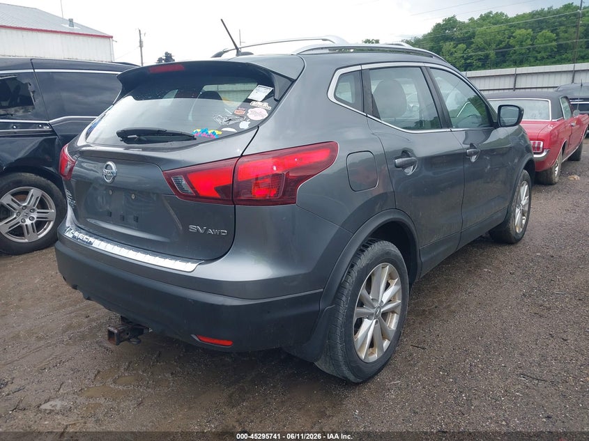 2017 Nissan Rogue VIN JN1BJ1CR5HW136769 IAAI salvage auction — NORMAL WEAR, Clear (Illinois), sold $850 on 2026-07-29 (photo 4)