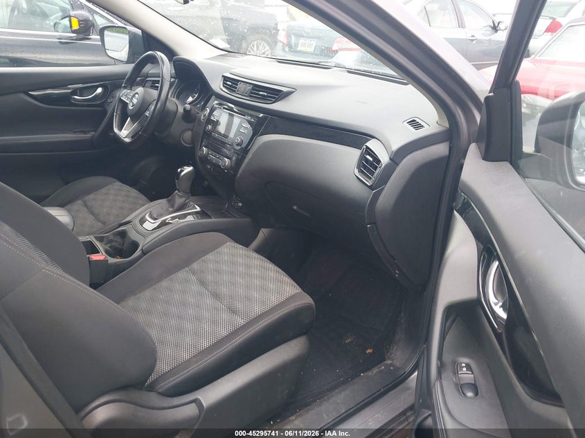 2017 Nissan Rogue VIN JN1BJ1CR5HW136769 IAAI salvage auction — NORMAL WEAR, Clear (Illinois), sold $850 on 2026-07-29 (photo 5)