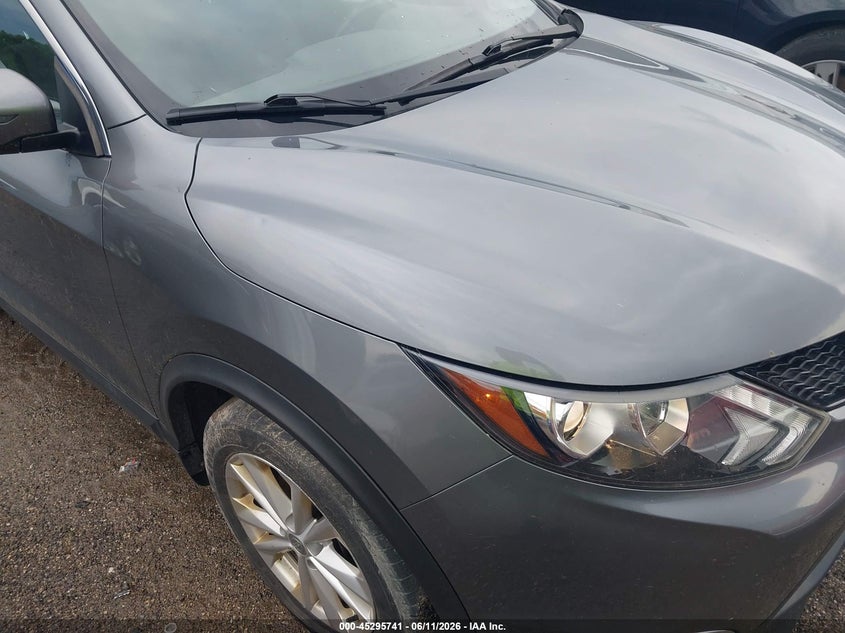 2017 Nissan Rogue VIN JN1BJ1CR5HW136769 IAAI salvage auction — NORMAL WEAR, Clear (Illinois), sold $850 on 2026-07-29 (photo 6)