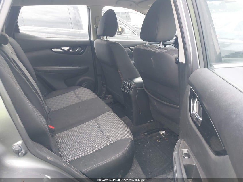 2017 Nissan Rogue VIN JN1BJ1CR5HW136769 IAAI salvage auction — NORMAL WEAR, Clear (Illinois), sold $850 on 2026-07-29 (photo 8)