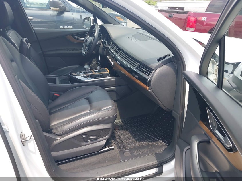 2017 Audi Q7 VIN WA1LAAF71HD053048 IAAI salvage auction — FRONT END, Salvage (Ohio), sold $5,550 on 2026-07-14 (photo 5)