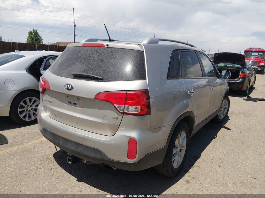 2015 Kia Sorento VIN 5XYKTDA78FG653763 IAAI salvage auction — NORMAL WEAR, Clear (Colorado), sold $775 on 2026-07-21 (photo 4)