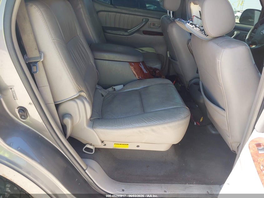 2007 Toyota Sequoia VIN 5TDBT48A87S283694 IAAI salvage auction — NORMAL WEAR, Original (Ohio), sold $925 on 2026-07-08 (photo 8)