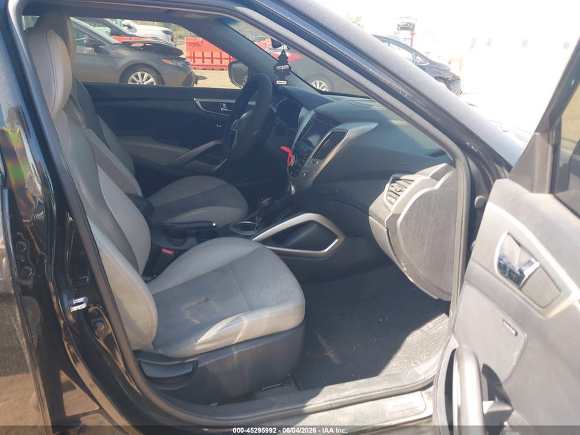 2013 Hyundai Veloster VIN KMHTC6AD1DU104662 IAAI salvage auction — NORMAL WEAR, Clear (Illinois), sold $650 on 2026-07-15 (photo 5)