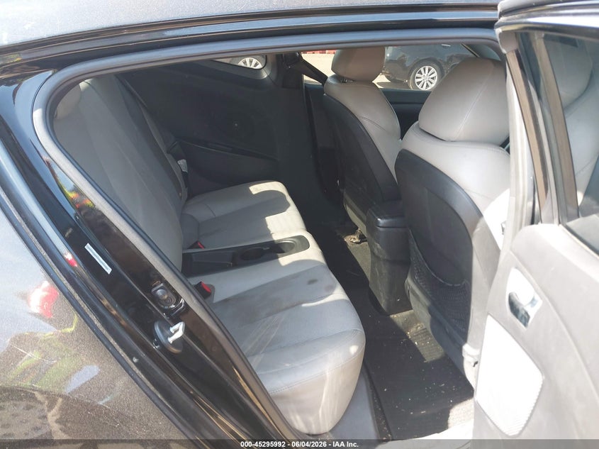 2013 Hyundai Veloster VIN KMHTC6AD1DU104662 IAAI salvage auction — NORMAL WEAR, Clear (Illinois), sold $650 on 2026-07-15 (photo 8)