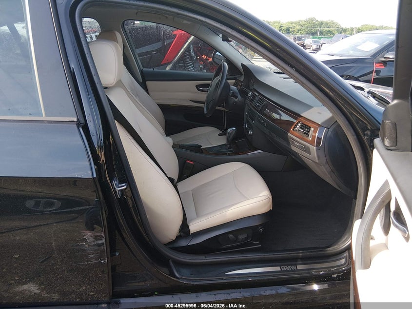 2011 BMW 3 series VIN WBAPK7C52BA970810 IAAI salvage auction — RIGHT SIDE, Salvage (Missouri), sold $525 on 2026-08-04 (photo 5)