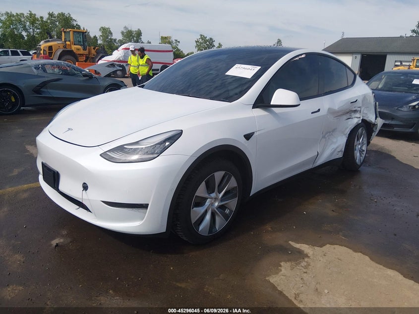 2021 Tesla Model y VIN 5YJYGDEE4MF104945 IAAI salvage auction — LEFT SIDE, Salvage Title, sold $10,300 on 2026-07-07 (photo 2)