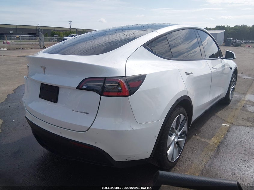 2021 Tesla Model y VIN 5YJYGDEE4MF104945 IAAI salvage auction — LEFT SIDE, Salvage Title, sold $10,300 on 2026-07-07 (photo 4)