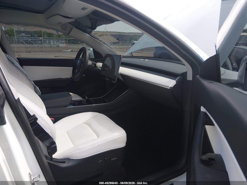 2021 Tesla Model y VIN 5YJYGDEE4MF104945 IAAI salvage auction — LEFT SIDE, Salvage Title, sold $10,300 on 2026-07-07 (photo 5)