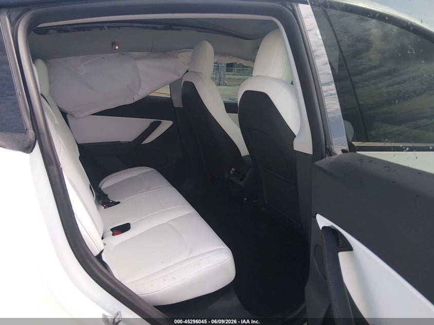 2021 Tesla Model y VIN 5YJYGDEE4MF104945 IAAI salvage auction — LEFT SIDE, Salvage Title, sold $10,300 on 2026-07-07 (photo 8)