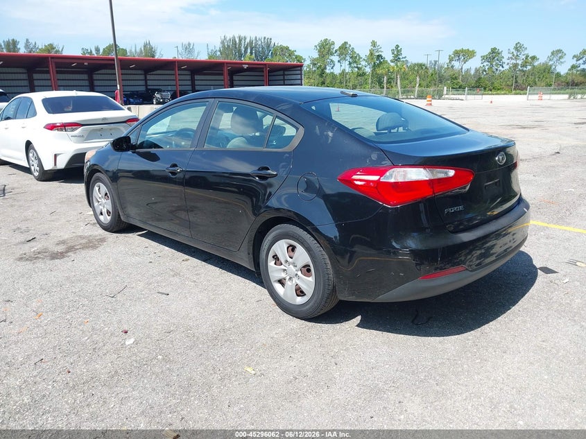 2015 Kia Forte VIN KNAFK4A63F5366252 IAAI salvage auction — RIGHT SIDE, Salvage Title, sold $925 on 2026-07-29 (photo 3)