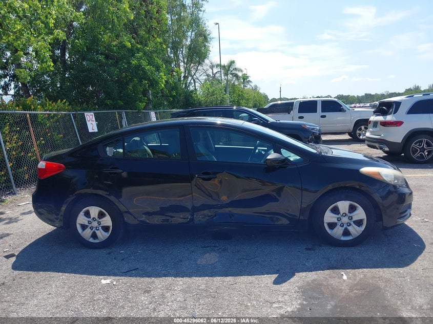 2015 Kia Forte VIN KNAFK4A63F5366252 IAAI salvage auction — RIGHT SIDE, Salvage Title, sold $925 on 2026-07-29 (photo 6)