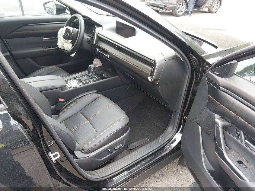 2025 Mazda Cx-50 VIN 7MMVABEMXSN390718 IAAI salvage auction — RIGHT FRONT, Salvage Title, sold $12,000 on 2026-07-17 (photo 5)