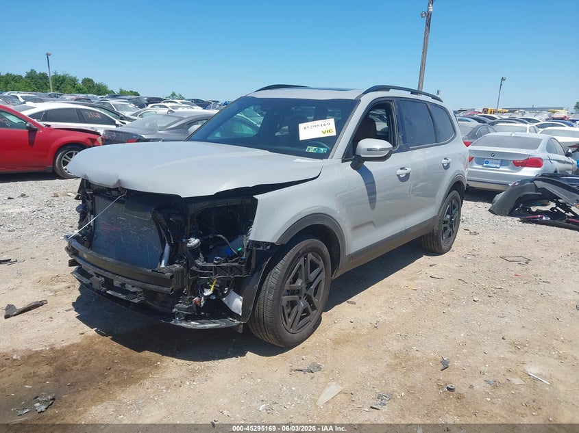2025 Kia Telluride VIN 5XYP3DGC9SG725008 IAAI salvage auction — FRONT & REAR, Salvage Title, sold $15,300 on 2026-07-24 (photo 2)