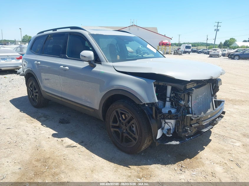 2025 Kia Telluride VIN 5XYP3DGC9SG725008 IAAI salvage auction — FRONT & REAR, Salvage Title, sold $15,300 on 2026-07-24 (photo 6)