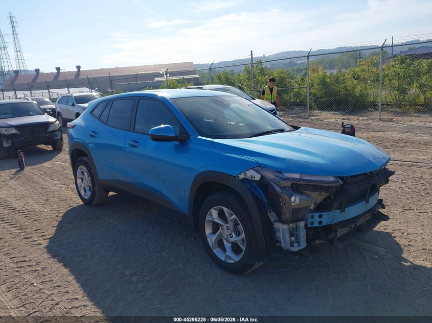 2025 Chevrolet Trax VIN KL77LFEP0SC273887 IAAI salvage auction — LEFT FRONT, Salvage (Pennsylvania), sold $1,950 on 2026-07-28 (photo 1)