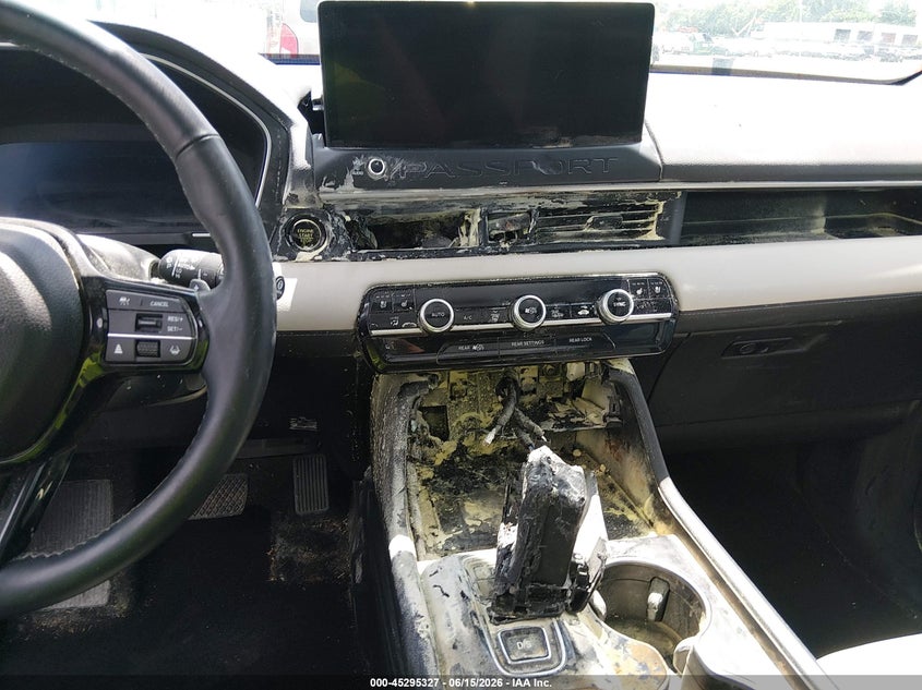 2026 Honda Passport VIN 5FNYF9H83TB011578 IAAI salvage auction — INTERIOR BURN, Salvage (Ohio), sold $22,400 on 2026-07-15 (photo 6)