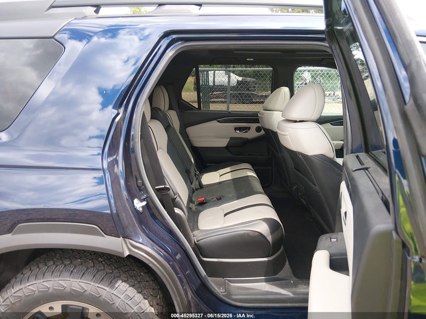 2026 Honda Passport VIN 5FNYF9H83TB011578 IAAI salvage auction — INTERIOR BURN, Salvage (Ohio), sold $22,400 on 2026-07-15 (photo 8)