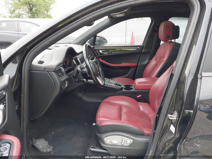 2017 Porsche Macan VIN WP1AG2A54HLB52426 IAAI salvage auction — LEFT SIDE, Salvage (Illinois), sold $275 on 2026-07-21 (photo 5)