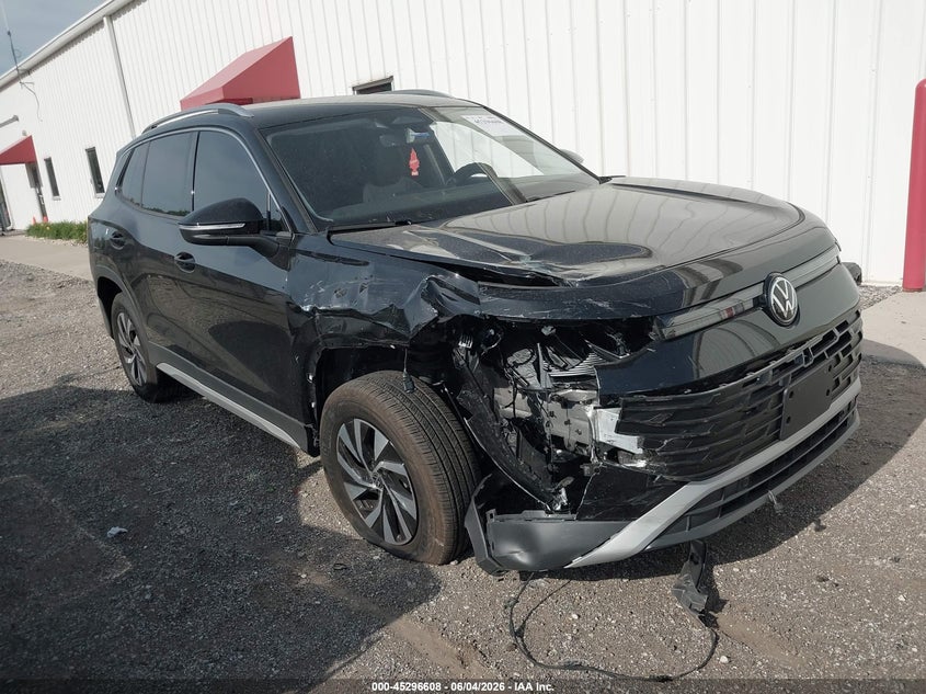 2026 Volkswagen Tiguan VIN 3VVBR7RM6TM058954 IAAI salvage auction — RIGHT FRONT, Salvage Title, sold $10,400 on 2026-07-29 (photo 1)