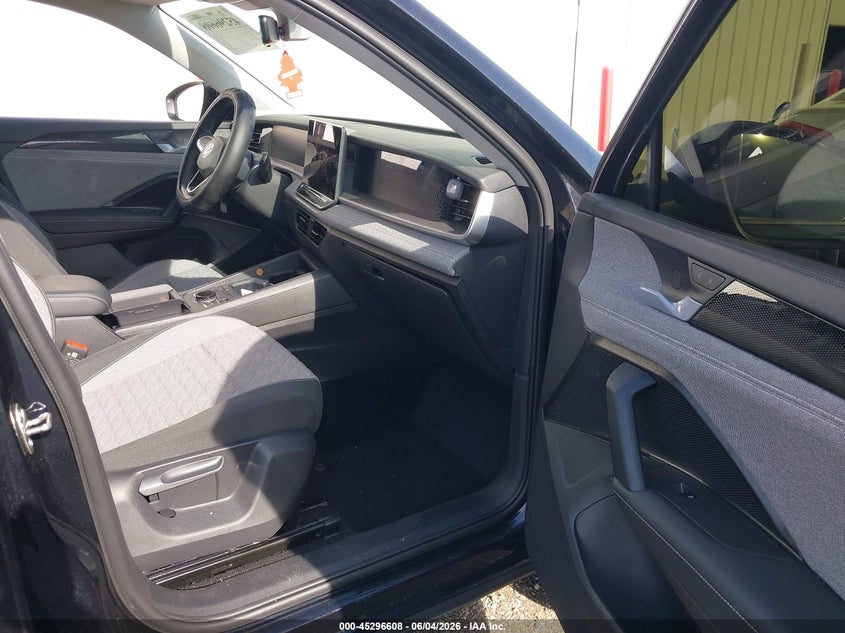 2026 Volkswagen Tiguan VIN 3VVBR7RM6TM058954 IAAI salvage auction — RIGHT FRONT, Salvage Title, sold $10,400 on 2026-07-29 (photo 5)
