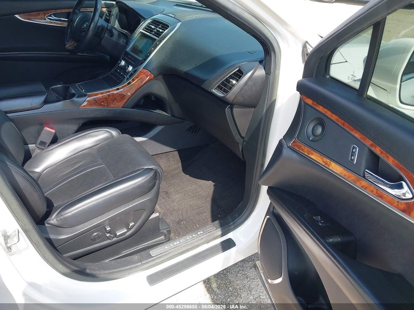 2018 Lincoln Mkx VIN 2LMPJ8LR2JBL37466 IAAI salvage auction — HAIL, Salvage Title, sold $10,350 on 2026-08-11 (photo 5)